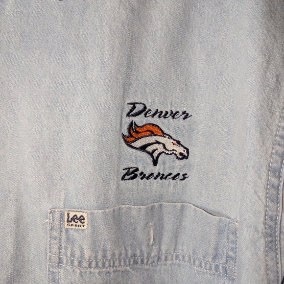 Vintage Lee Classic Blue Casual Button Down Shirt Denver Broncos Logo - Picture 2 of 6